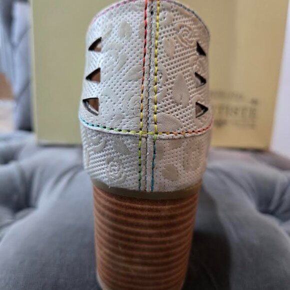 L'Artiste Evetta Bootie Bone Size 36 (US 5.5/6) - Picture 4 of 5